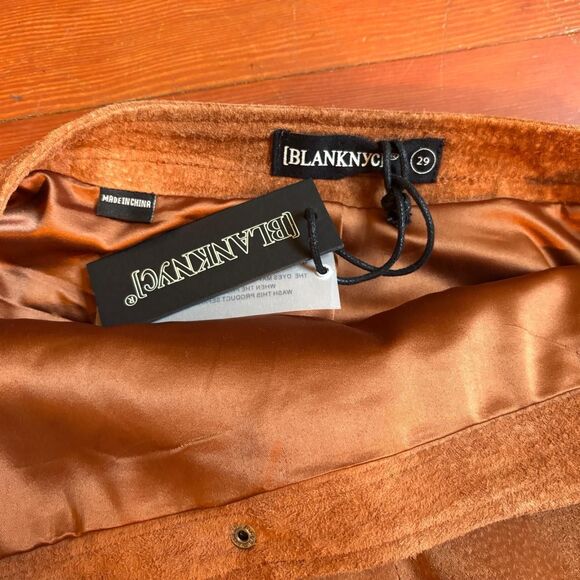 Blank NYC Women's Suede Mini Skirt in Camel Size 29 NWT - Picture 4 of 5